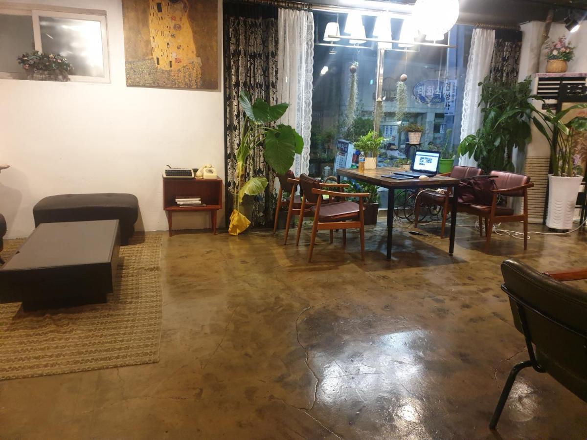 Daegu Dongseongro Gyeong'S Hostel Extérieur photo